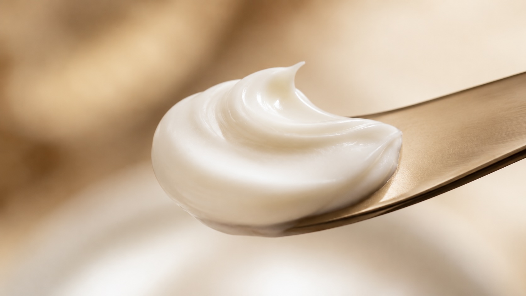 Beauty of Joseon Dynasty Cream texture on spatula showing rich smooth cream consistency