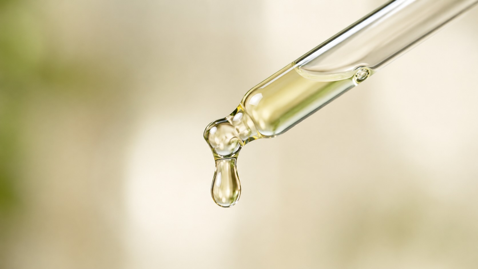 Innisfree Retinol Cica Ampoule pale yellow texture in dropper showing lightweight ampoule consistency